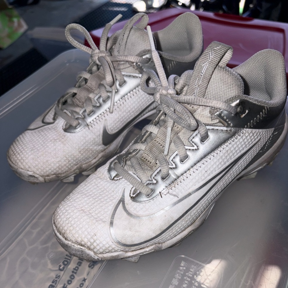 Nike Youth White and Silver Football Cleats Size 3.5
